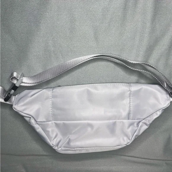 ALO Yoga lilac Crossbody Bag - Picture 4 of 5